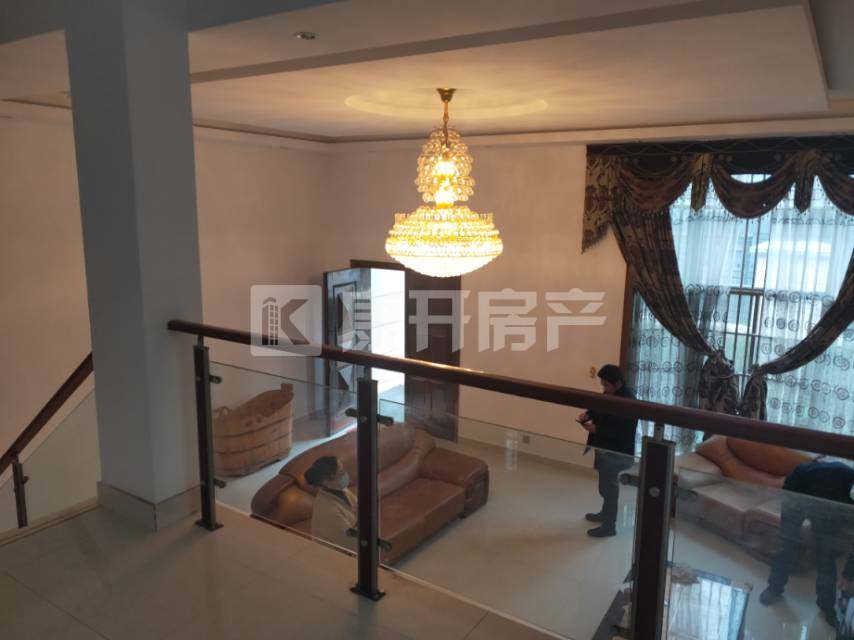 杨王苑501弄 4室3厅4卫