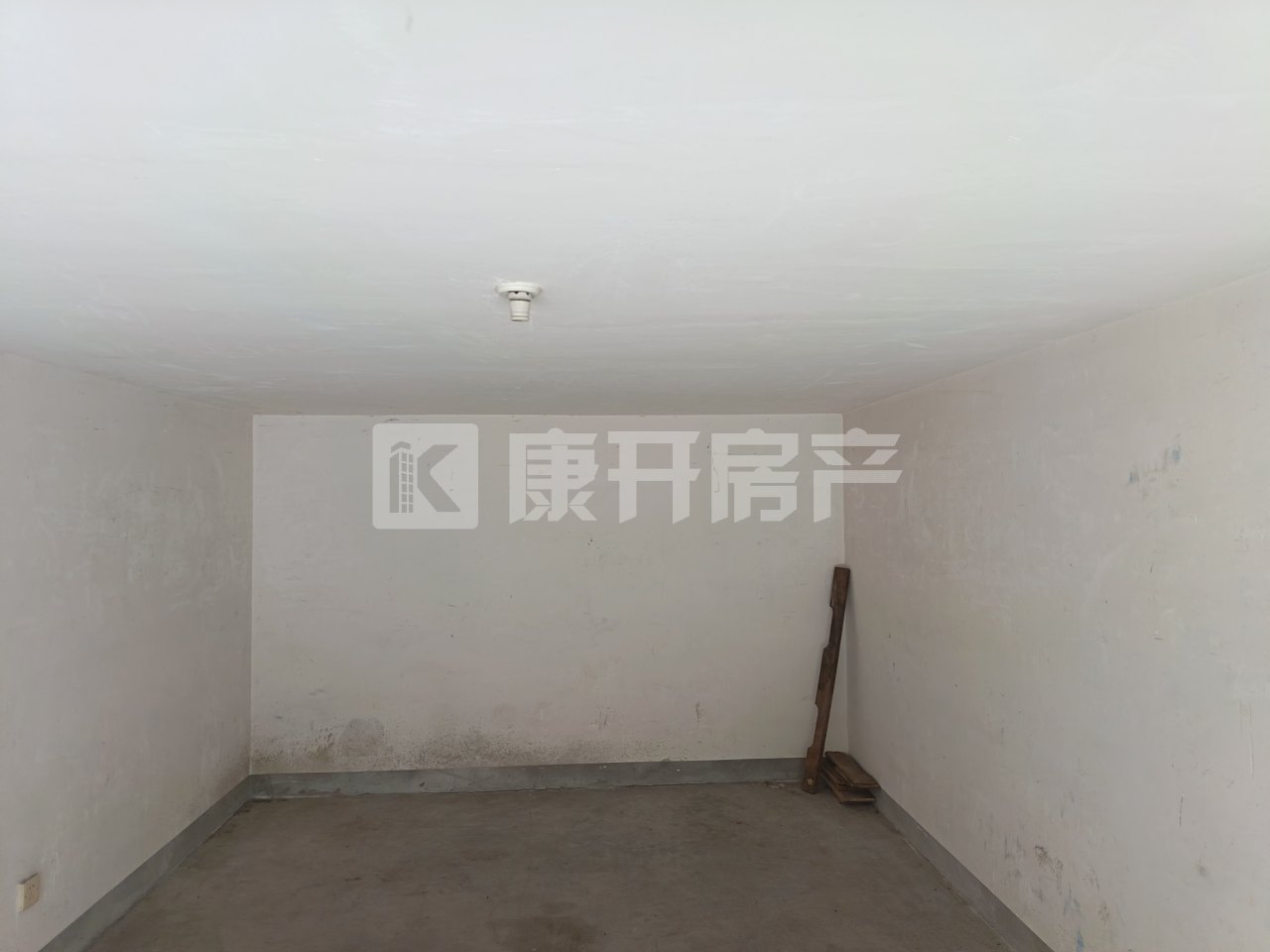 万龙新村 1室0厅0卫
