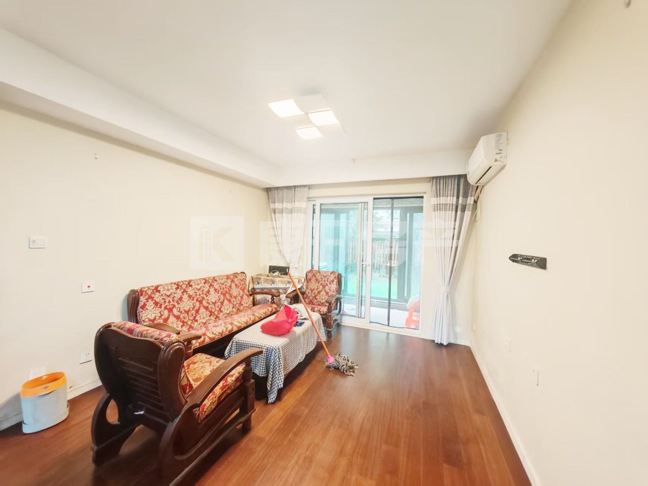 万科金域华庭708弄 3室2厅1卫